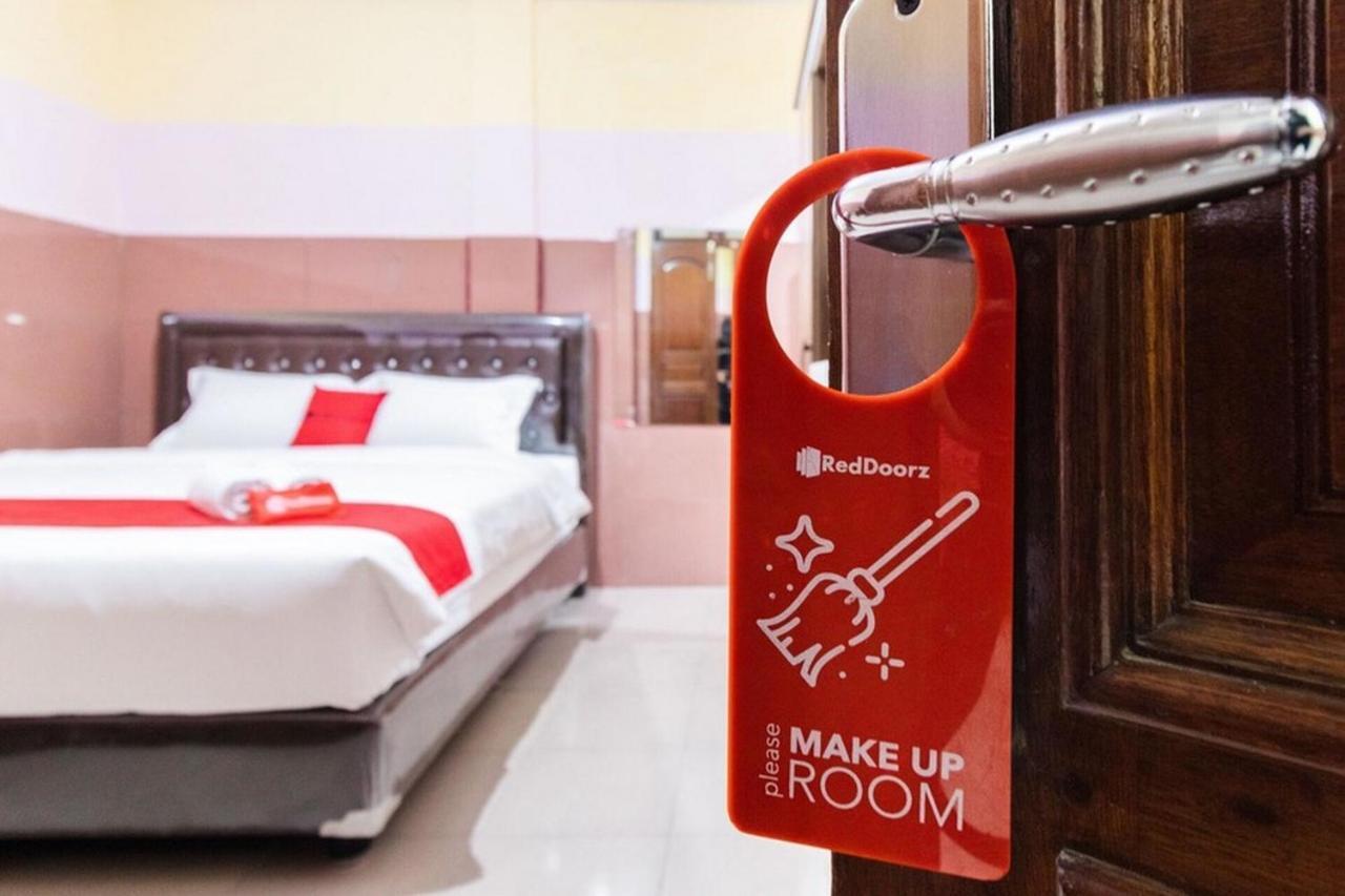 Reddoorz Plus @ Jalan Gatot Subroto Medan Sunggal Eksteriør billede