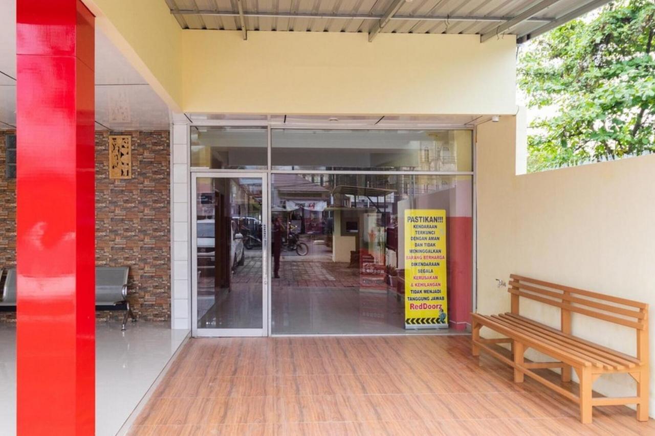 Reddoorz Plus @ Jalan Gatot Subroto Medan Sunggal Eksteriør billede