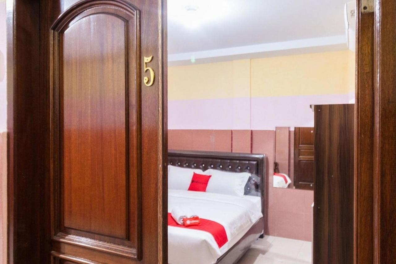 Reddoorz Plus @ Jalan Gatot Subroto Medan Sunggal Eksteriør billede
